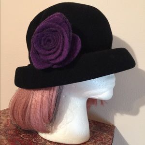 NWOT Wool flower pin